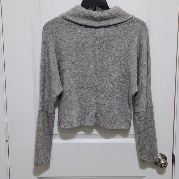 MOD Womens M Gray Cowl Neck Cropped Angora Blend Sweater Dolman Sleeve - Picture 2 of 10